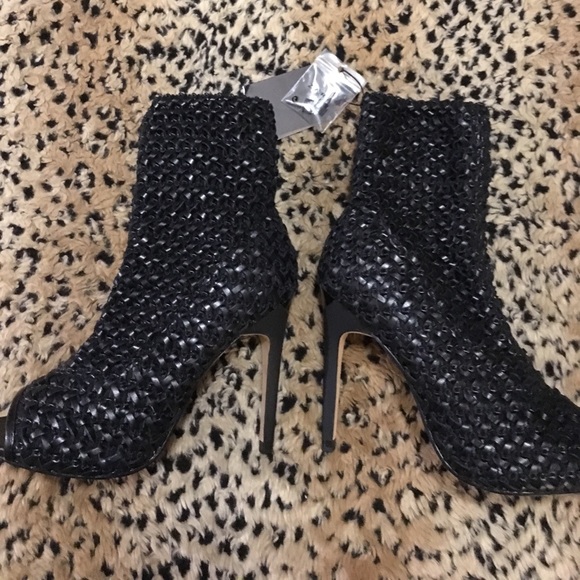 Killer black leather woven peep toe stilettos - Picture 3 of 7